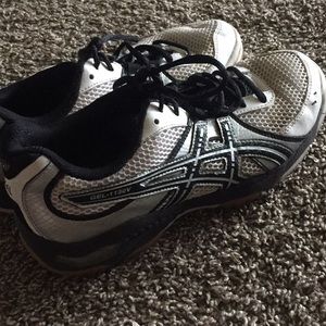 Volleyball shoes